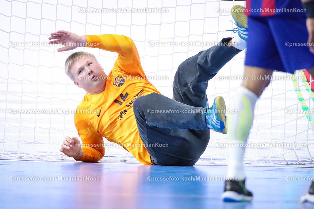 KoeEHF08062402029 | 08.06.2024, Köln, Handball, TruckScout24 EHF FINAL4, Machineseeker Champions League Men, Lanxess-Arena, Halbfinale, THW Kiel - FC Barcelona: Torhüter Emil Nielsen (FC Barcelona)