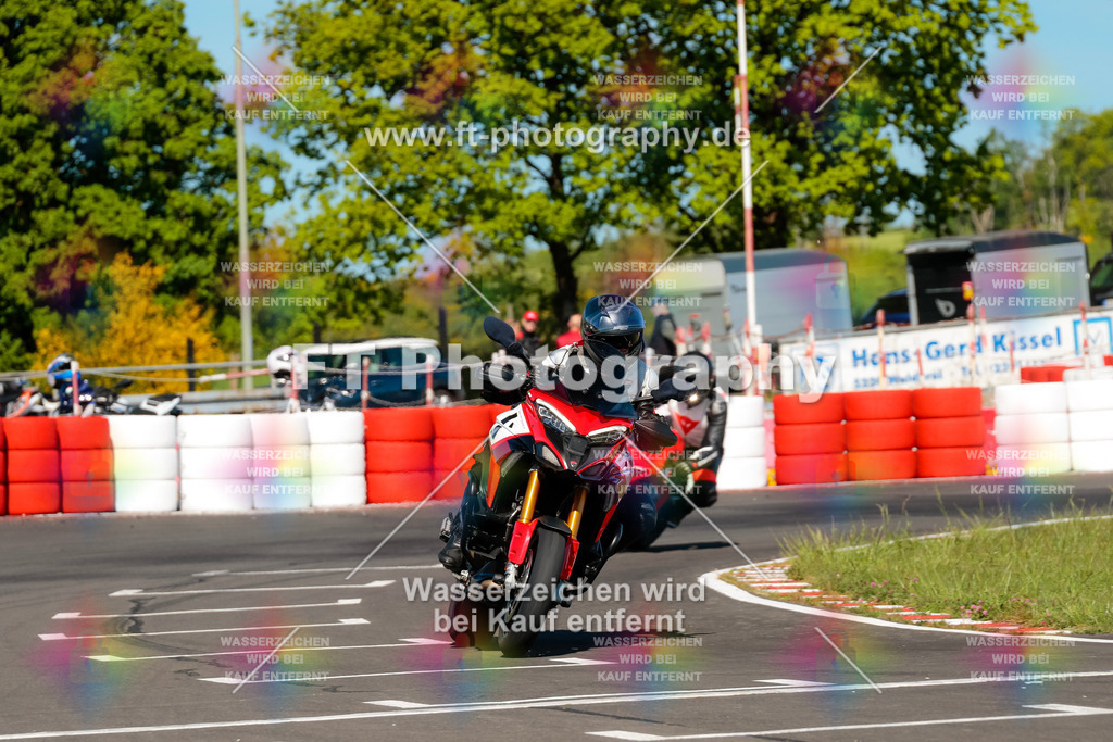 Moto-TeamOBK-21563 | Hier findet Ihr Bilder von Touristenfahrten auf der Nürburgring Nordschleife oder von anderen Veranstaltungen die ich besucht habe. Viel Spass beim Durch Schauen 