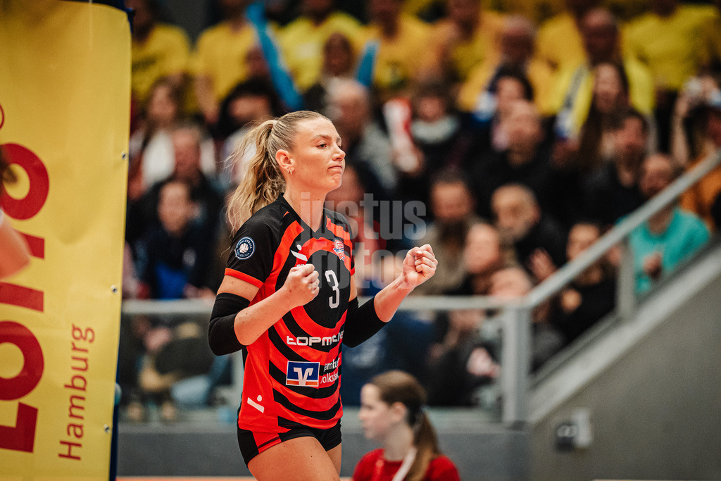 Volleyball | Frauen | Saison 2025/2026 | Volleyball Bundesliga | ETV Hamburger Volksbank Volleys vs. SSC Palmberg Schwerin | 17.01.2026 | Lina Köster (#3, ETV Hamburger Volksbank Volleys) jubelt