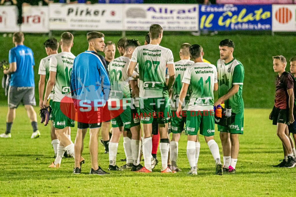 SV Feldkirchen - SC Launsdorf 2-1, Unterliga Ost | Felix Pertlwieser (SV Feldkirchen #27) Kevin Bretis (SV Feldkirchen #11) Lukas Novak (SV Feldkirchen #22) SV Feldkirchen - SC Launsdorf 2-1 am 23.08.2023 in Feldkirchen
(Modehaus NIMO Arena), Austria, (Photo by Ernst Krawagner sport-fan.at) - Realisiert mit Pictrs.com
