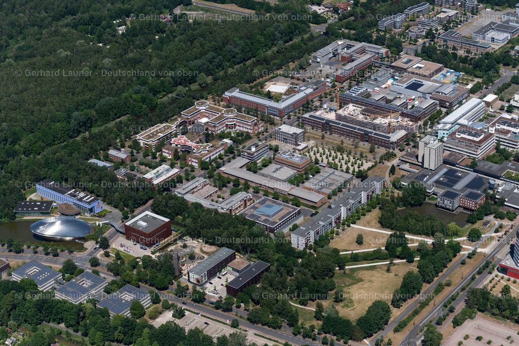 4028939 | BREMEN 01.06.2020 Campus- Gebäude der Universität Bremen an der Bibliothekstraße im Ortsteil Lehe in Bremen, Deutschland. Weiterführende Informationen bei: Leibniz-Institut für Werkstofforientierte Technologien - IWT,  Universität Bremen. // Campus building of the university Bremen on Bibliothekstrasse in the district Lehe in Bremen, Germany. Further information at: Leibniz-Institut fuer Werkstofforientierte Technologien - IWT,  Universitaet Bremen. Foto: Gerhard Launer