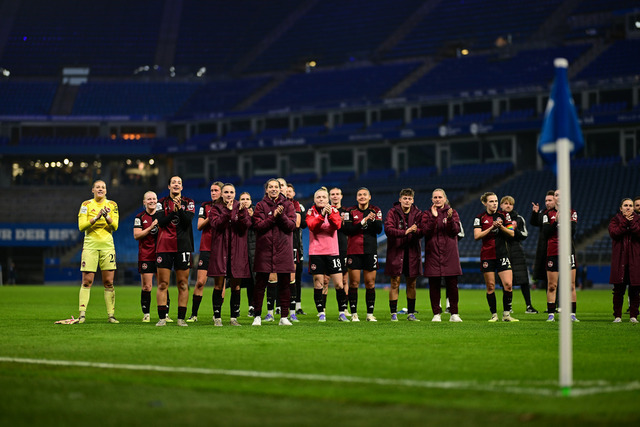 Fußball I Frauen I Saison 2025-2026 I Bundesliga I 10. Spieltag I Hamburger SV - 1. FC Nürnberg I 47706 | Jubel, Begeisterung, Enthusiasmus, Euphorie, Freude, Glücksgefühl, Heiterkeit bei: 1. FC Nürnberg Frauen nach dem 1:2 Sieg gegen die Hamburger SV Frauen - Realisiert mit Pictrs.com