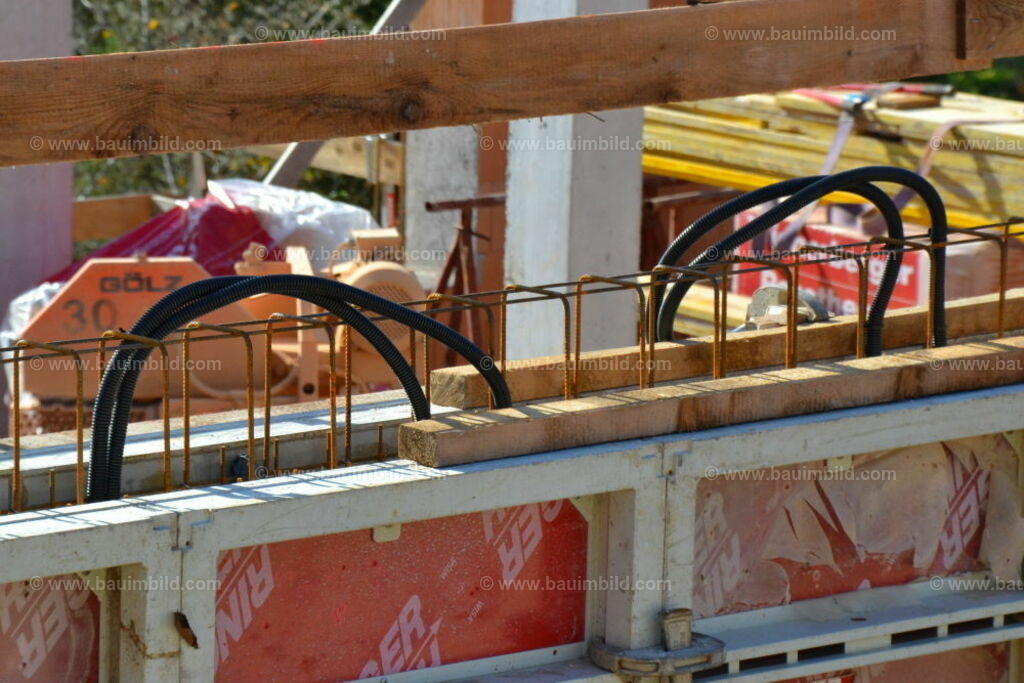 bib-lg17-elektroinstallation-0040 | Nach LV-Leistungsgruppen sortierte Detailfotos über den Bau eines Hauses. Alle Hausbau-Bilder direkt vom Urheber und Autor der Website Haus-Selber-Bauen.com