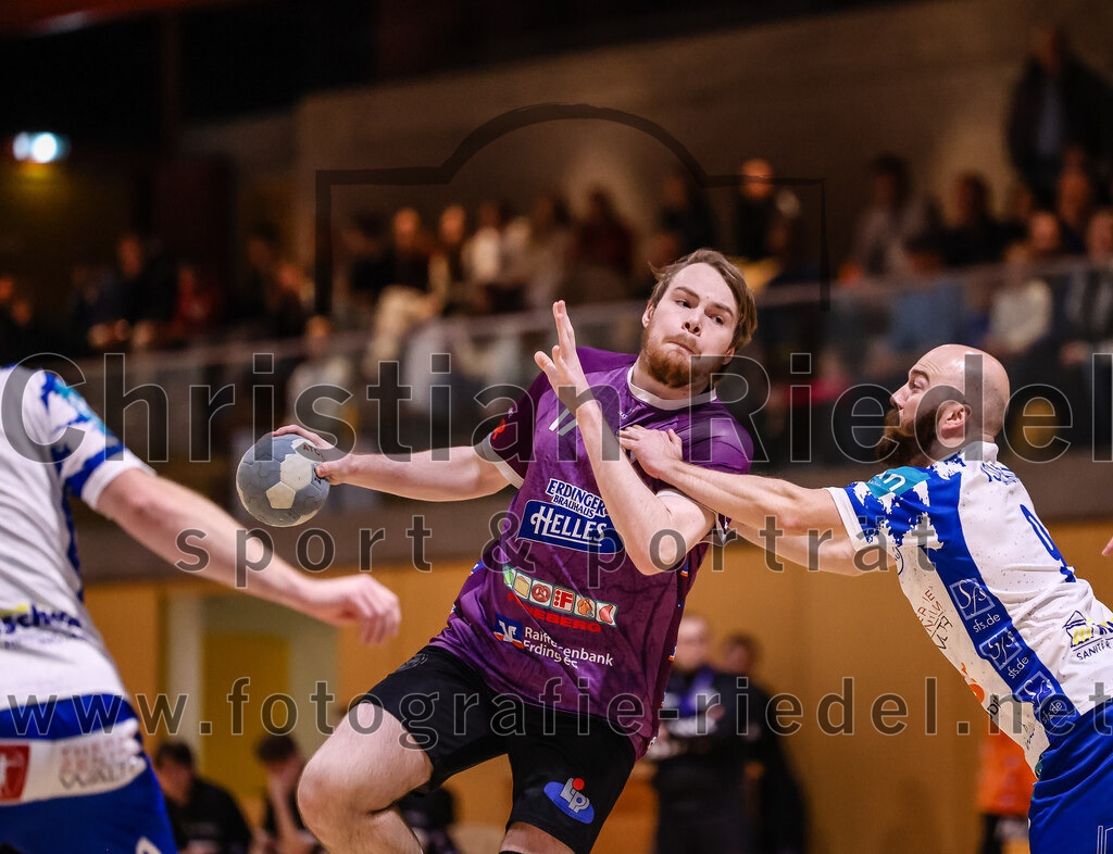 2024-11-24_018_SpVgg_Altenerding_gegen_ASV_Dachau | Erding, Deutschland, 24.11.2024:Handball, Bezirksoberliga Männer 2024 / 2025, 8. Spieltag, SpVgg Altenerding gegen ASV Dachau, Endergebnis: 30:23Niklas Fleps (SpVgg Altenerding, #17), Sebastian Hölle (ASV Dachau, #9)Foto: Christian Riedel / fotografie-riedel.net