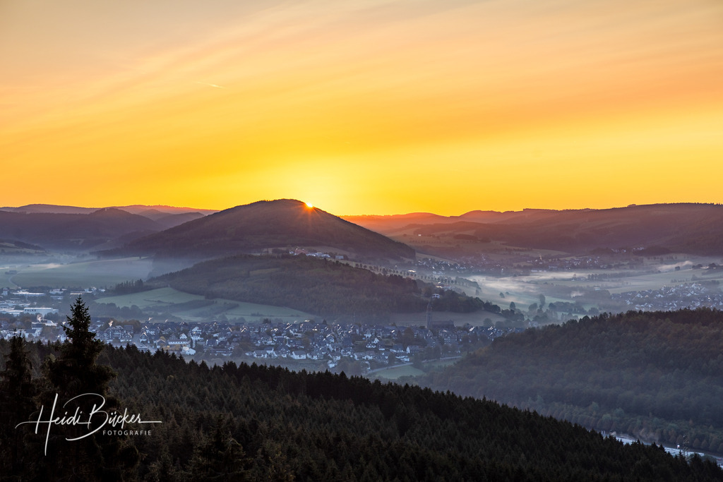 Sonnenaufgang am Wilzenberg | Sonnenaufgang am Wilzenberg im Schmallenberger Sauerland - Realisiert mit Pictrs.com