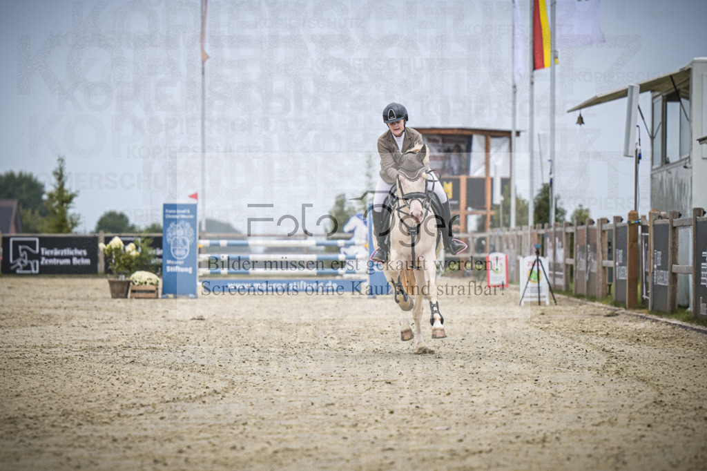 DOS_0749 | Entdecke hochwertige Reitturnierfotos von Foto Oger. Professionell, emotional und authentisch – jetzt Lieblingsmomente im Shop bestellen.Deutschlandweite Turnierfotografie. - Realisiert mit Pictrs.com