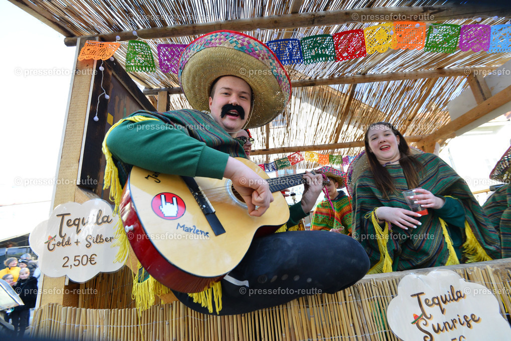 news-2023-Feb16-Unsinniger_Fasching_Reutte-nik-WTV_7495 | Info aus dem Bezirk Reutte/Ausserfern Tirol sowie eine umfangreiche Bilddatenbank über die gesamte Region: Lechtal, Talkessel Reutte, Tannheimertal, Zwischentoren. Lech, Plansee, Zugspitze, Grenztunnel, B179, Fernpassstraße, Verkehr, Lawinen, Tradition, - Realisiert mit Pictrs.com