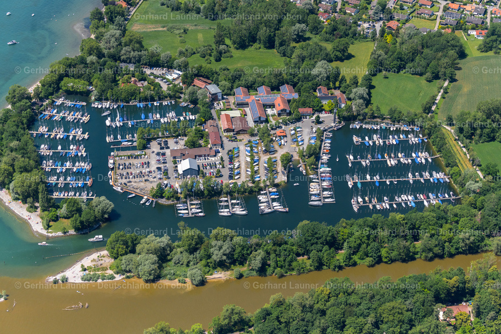4031641 | LANGENARGEN 12.06.2020 Yachthafen mit Sportboot- Anlegestellen und Bootsliegeplätzen am Uferbereich des Bodensee " BMK Yachthafen Langenargen " in Langenargen am Bodensee im Bundesland Baden-Württemberg, Deutschland. Weiterführende Informationen bei: BMK Yachthafen Langenargen GmbH & Co. KG. // Marina with sports boat moorings and boat moorings on the shore area of a??a??Lake Constance " BMK Yachthafen Langenargen " in Langenargen on Lake Constance in the state Baden-Wuerttemberg, Germany. Further information at: BMK Yachthafen Langenargen GmbH & Co. KG. Foto: Gerhard Launer