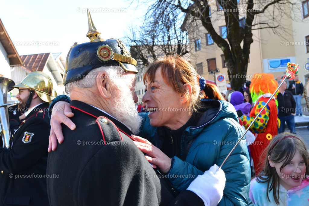 06-news-2023-Feb16-Unsinniger_Fasching_Reutte-nik-WTV_7440 | Info aus dem Bezirk Reutte/Ausserfern Tirol sowie eine umfangreiche Bilddatenbank über die gesamte Region: Lechtal, Talkessel Reutte, Tannheimertal, Zwischentoren. Lech, Plansee, Zugspitze, Grenztunnel, B179, Fernpassstraße, Verkehr, Lawinen, Tradition, - Realisiert mit Pictrs.com