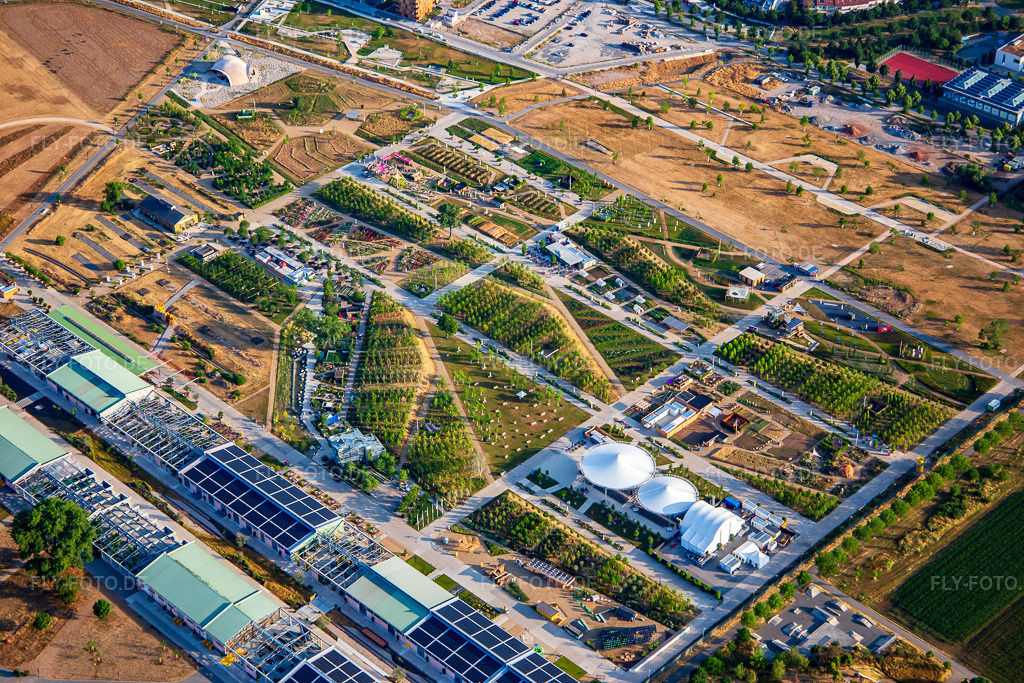 Luftbild: EXPERIMENTIERFELD auf dem Spinelli-Park der Bundesgartenschau Mannheim BUGA 2023 https://www.buga23.de/ im Ortsteil Käfertal in Mannheim im Bundesland Baden-Württemberg in Deutschland. Foto: IMG_136930.jpg vom 24.06.2023 durch Werner Riehm/FLY-FOTO.de