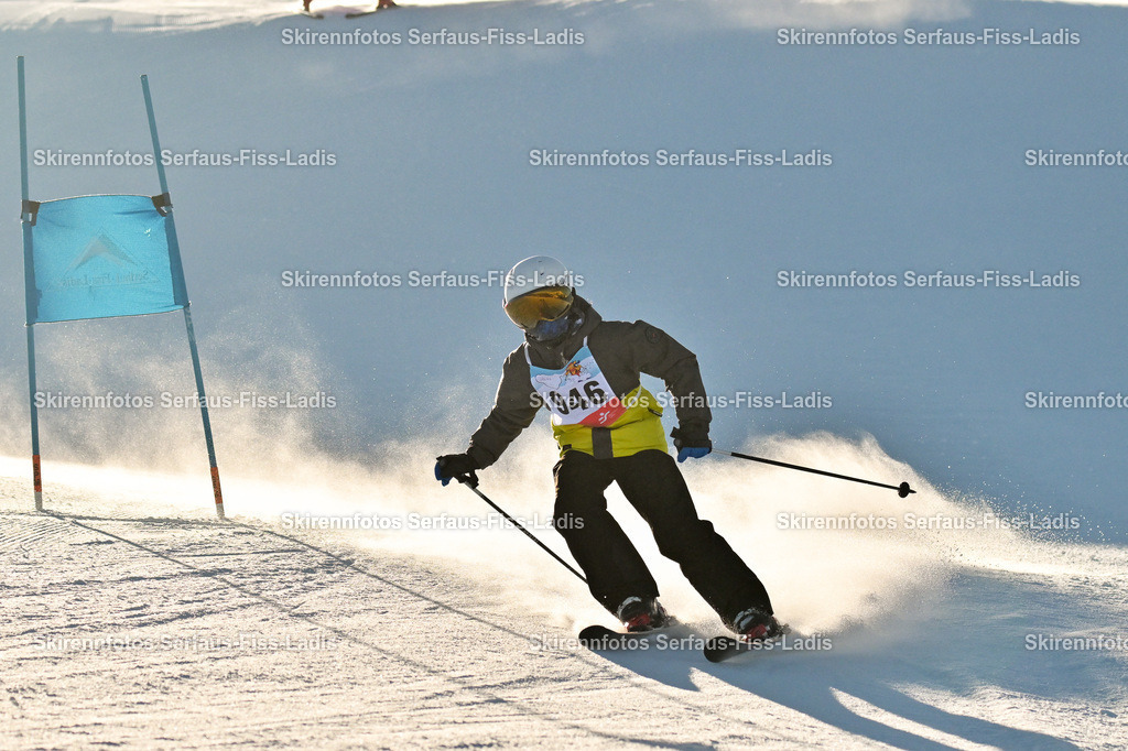 SRF_25.12.2025_0379 | Skirennfotos,Serfaus,Fiss,Ladis,Kinderskirennen,Winter,Tirol,Oberland,skirace,SFL,feelfree,weil wir's genießen,ski,Ski,skifahren,Sonnenplateau, - Realisiert mit Pictrs.com