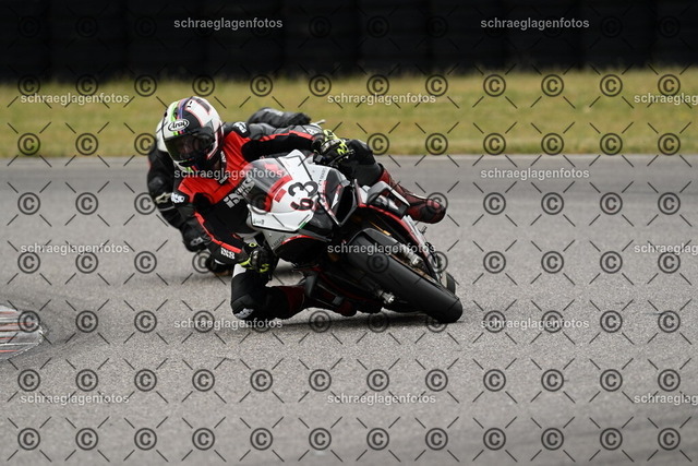 25bt02-1520 | markuskiefer.com - Realisiert mit Pictrs.com