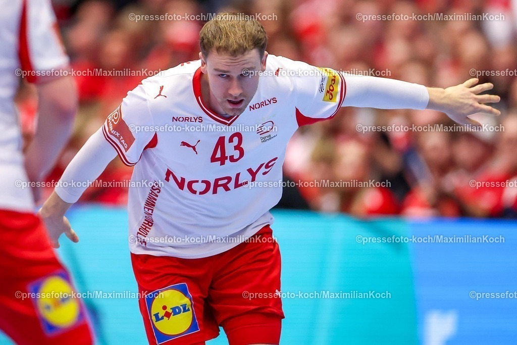 EHF18012602082 | 18.01.2026, Handball, Men's EHF EURO 2026, Dänemark - Rumänien, Jyske Bank Boxen in Herning, Dänemark, Preliminary Round:  Simon Bogetoft Pytlick (Denmark #43) jubelnd