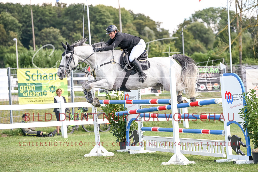 Schugtsche-Düren.2024-10.Springprf.M_-64 | Schugtsche Fotografie - Realisiert mit Pictrs.com