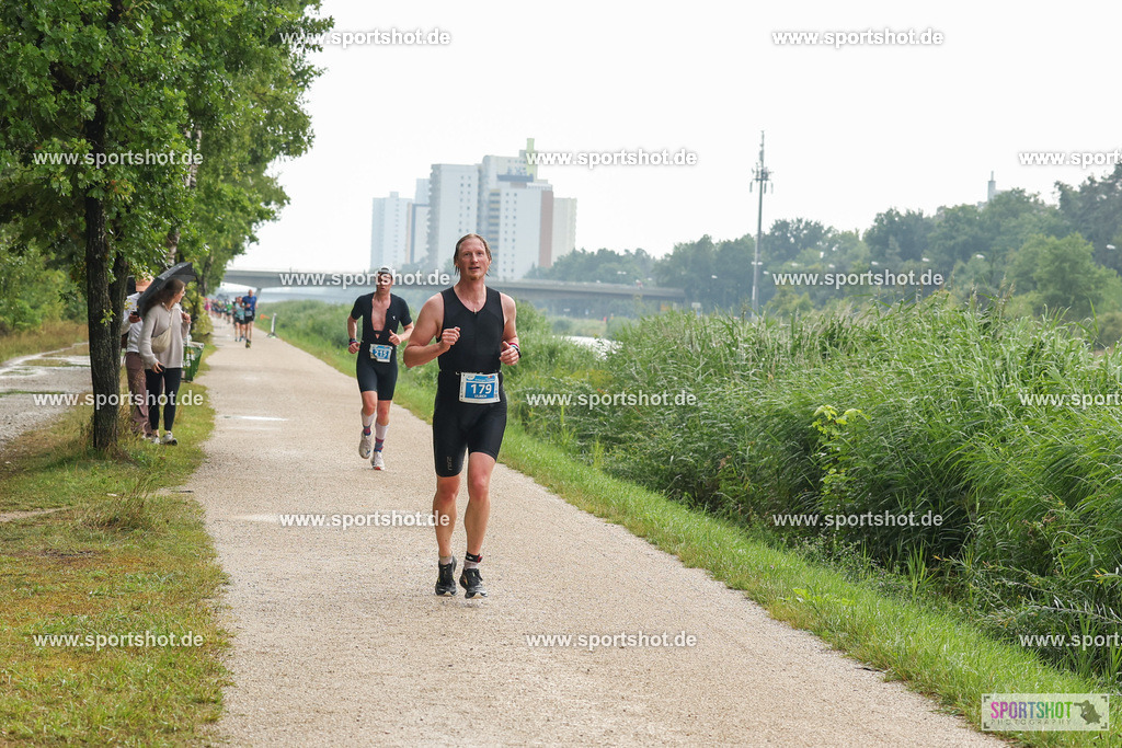 LUR_1568 | 34. M-net Erlanger Triathlon 2025 #erlangertriathlon  #mnettriathlon2025 #mnettriathlon #team #olympischedistanz #mitteldistanz #triathlon #maindonaukanal  #erlangertriathlon2025 #yourpictrs #tv1848 #tv1848erlangen  #triathlonbayern #sportinerlangen #demsportverbunden #sportshot_your_pictrs Copyright: www.sportshot.de