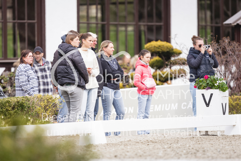 260412_Kronberg_S-Dressur-631 | Deine schönsten Turniermomente als professionelle Fotos! Entdecke hochwertige Pferdesport-Fotografie im Online-Shop. Jetzt Fotos finden & bestellen!