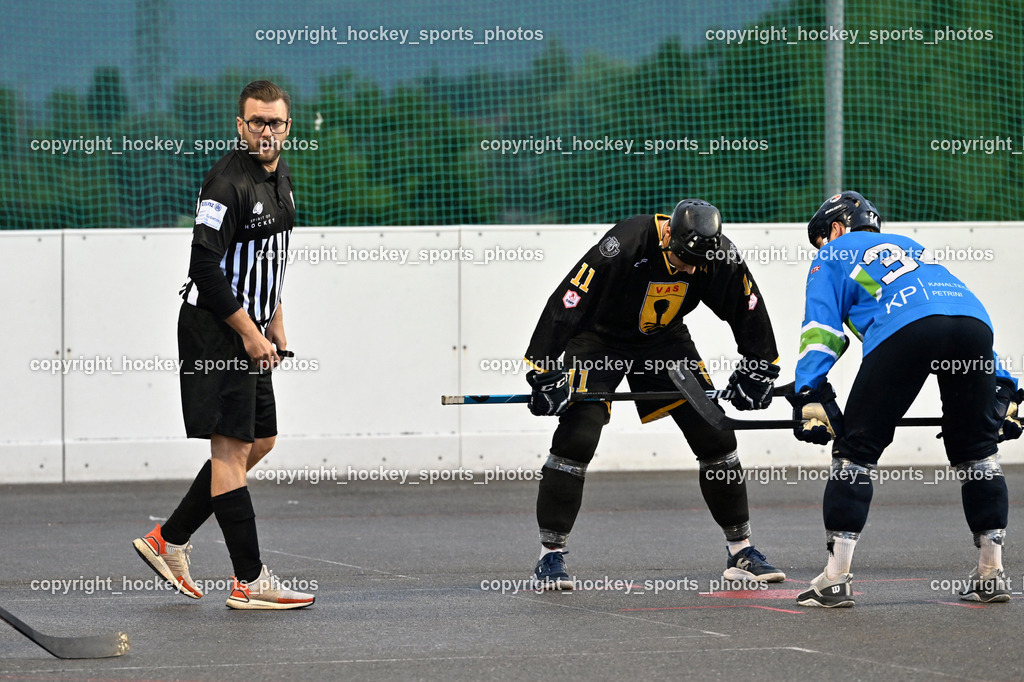 VAS Ballhockey Villach vs. ASKÖ Villach Ballhockey | Samrock Markus Referee, #11 Potocnik Luca, #34 Prodinger Dominik, VAS Ballhockey Villach vs. ASKÖ Villach Ballhockey, VAS Ballhockey Villach vs. ASKÖ Villach Ballhockey am 28.05.2025 in Villach (Alpen Arena ), Austria, (Photo by Bernd Stefan)