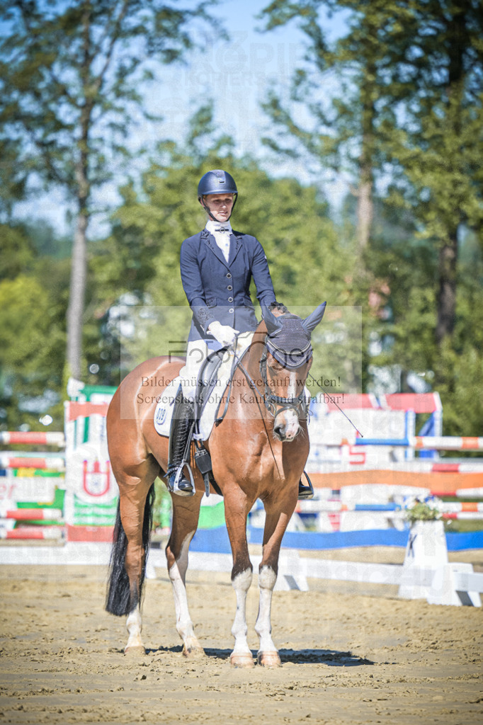 DOS_5730 | Entdecke hochwertige Reitturnierfotos von Foto Oger. Professionell, emotional und authentisch – jetzt Lieblingsmomente im Shop bestellen.Deutschlandweite Turnierfotografie. - Realisiert mit Pictrs.com