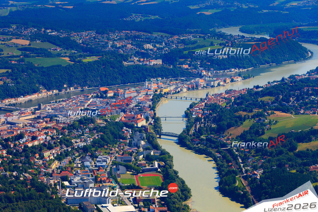 Die Luftaufnahme der Stadt Passau wurde 2017 vom Flugzeug heraus erstellt ( keine Drohne )- hohe Auflösung für beste Qualität
