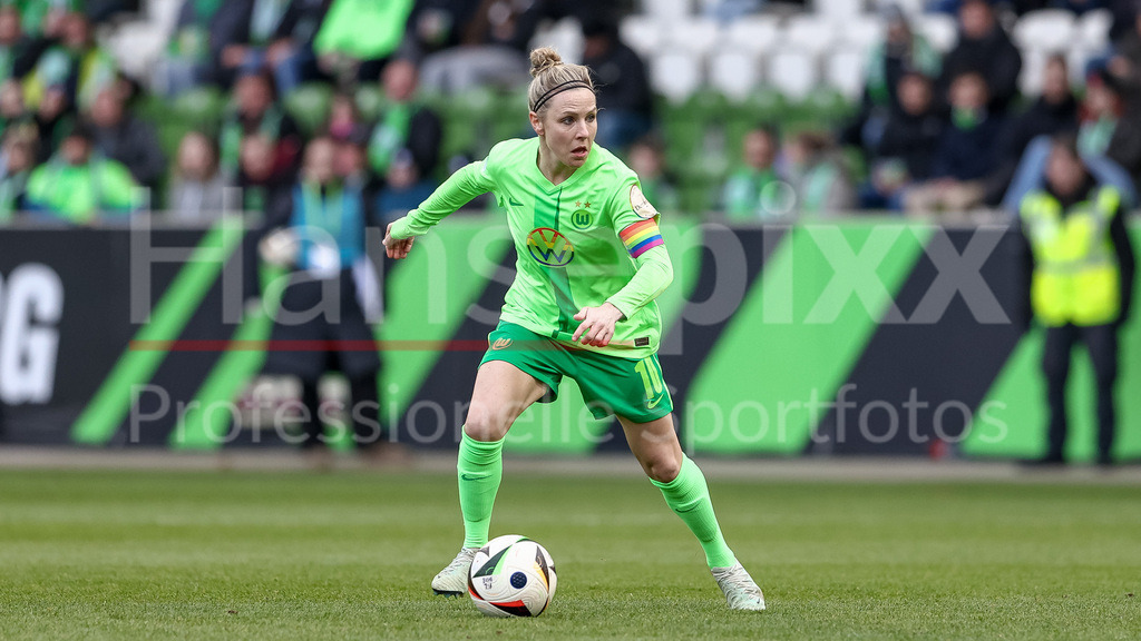 Fussball, Google Pixel Frauen-Bundesliga, VfL Wolfsburg - SGS Essen | v.li.: Svenja Huth (VfL Wolfsburg, 10) am Ball, Freisteller, Einzelbild, Ganzkörper, Aktion, Action, Spielszene, DIE DFB-RICHTLINIEN UNTERSAGEN JEGLICHE NUTZUNG VON FOTOS ALS SEQUENZBILDER UND/ODER VIDEOÄHNLICHE FOTOSTRECKEN. DFB REGULATIONS PROHIBIT ANY USE OF PHOTOGRAPHS AS IMAGE SEQUENCES AND/OR QUASI-VIDEO.