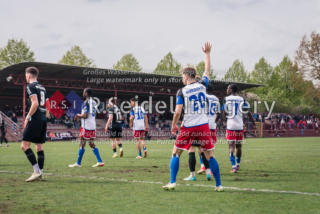 RS-1-046706 | Tjark Hildebrandt (#20, HSV II) mit ausgestrecktem Arm