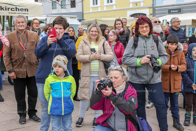 Faschingswecken am Hauptplatz Feldkirchen | Bildershop von pixelworld.at - Realisiert mit Pictrs.com