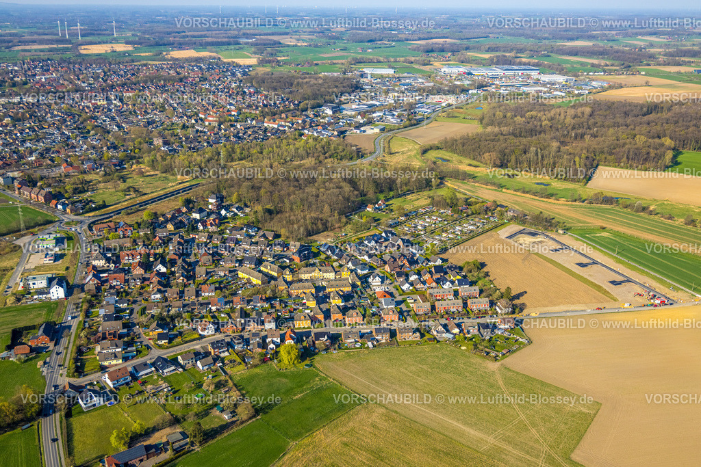 Selm250404746 | Luftbild, Baustelle und Baugebiet Josef-Lüffe-Park, Neubau Wohngebiet, Kleingärtnerverein Fährenkamp e.V., Wohngebiet Wohnsiedlung Mehrfamilienhäuser Fährenkamp Ecke Pappelweg, Bergarbeitersiedlung der Zeche Hermann, Beifang, Selm, Münsterland, Nordrhein-Westfalen, Deutschland
