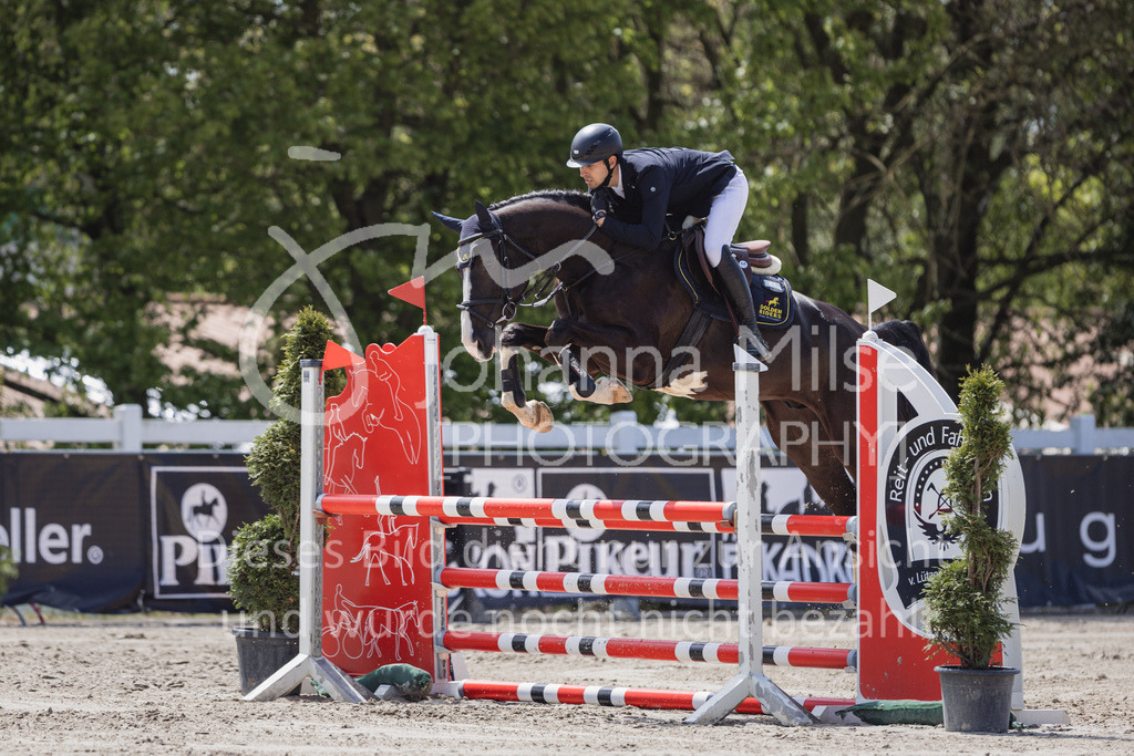 230518_MayDays_SprPf-A2-271 | Deine schönsten Turniermomente als professionelle Fotos! Entdecke hochwertige Pferdesport-Fotografie im Online-Shop. Jetzt Fotos finden & bestellen!