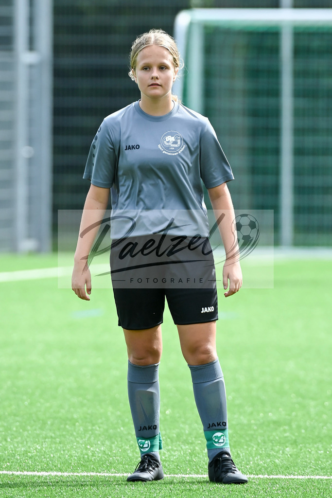 IBBGRE20200829_0055 | Fussball, C-Juniorinnen:   beim Testspiel zwischen DJK Arminia Ibbenbueren und TSG 07 Burg Gretesch im Sportzentrum Schierloh am 29.08.2020 in Ibbenbueren, Deutschland. - Realisiert mit Pictrs.com