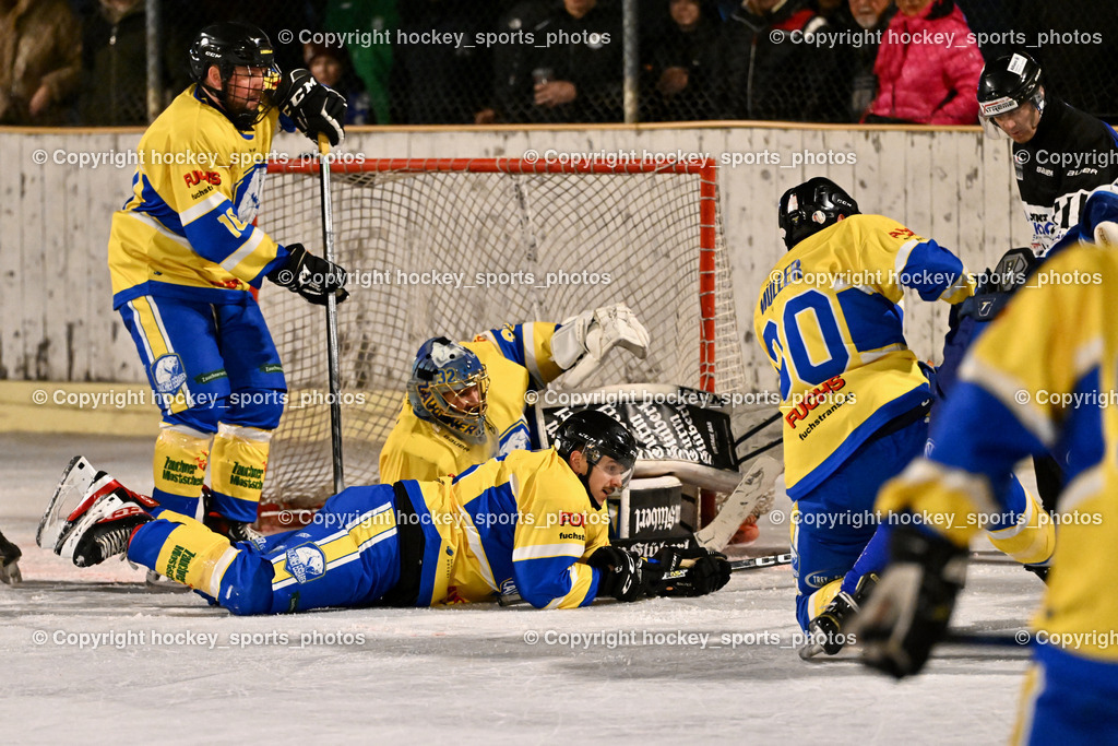 ELV Zauchen vs. EC Tigers Paternion  | #10 Tilli Thomas ELV Zauchen, #32 Fertani Karim ELV Zauchę, #5 Eder Manfred ELV Zauchen, #30 Müller Samuel ELV Zauchen, ELV Zauchen vs. EC Tigers Paternion , ELV Zauchen vs. EC Tigers Paternion  am 02.01.2025 in Eisoval Zauchen (Stadthalle Villach), Austria, (Photo by Bernd Stefan)