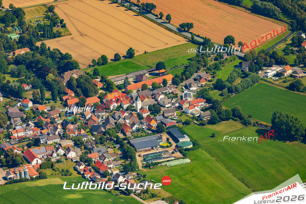 Welda Warburg Bild- Das Luftbild wurde 2025 vom UL-Flugzeug heraus erstellt ( keine Drohne bzw. Drohnenaufnahme ) - Hochauflösende Luftaufnahme -Nicht vergleichbar mit Google Maps oder Satelittenbilder- Die Geschenkidee !Mit Lizenz und Bildrechte bestellbar - CC