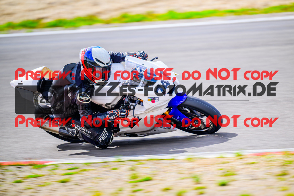 MaZZes_FotoMatrix_240911_6007705_6133 | WEISS