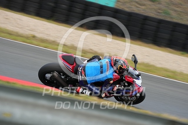 2025_08_30_PBK_21881 | Sportfotografie; SlowMotion; Video; Rennstrecke; Hafeneger; Speer; Racing; RSE; BMW; CBO; Trackday; Motorsportarena; Hockenheimring; Brno; Most; Barcelona; Valencia