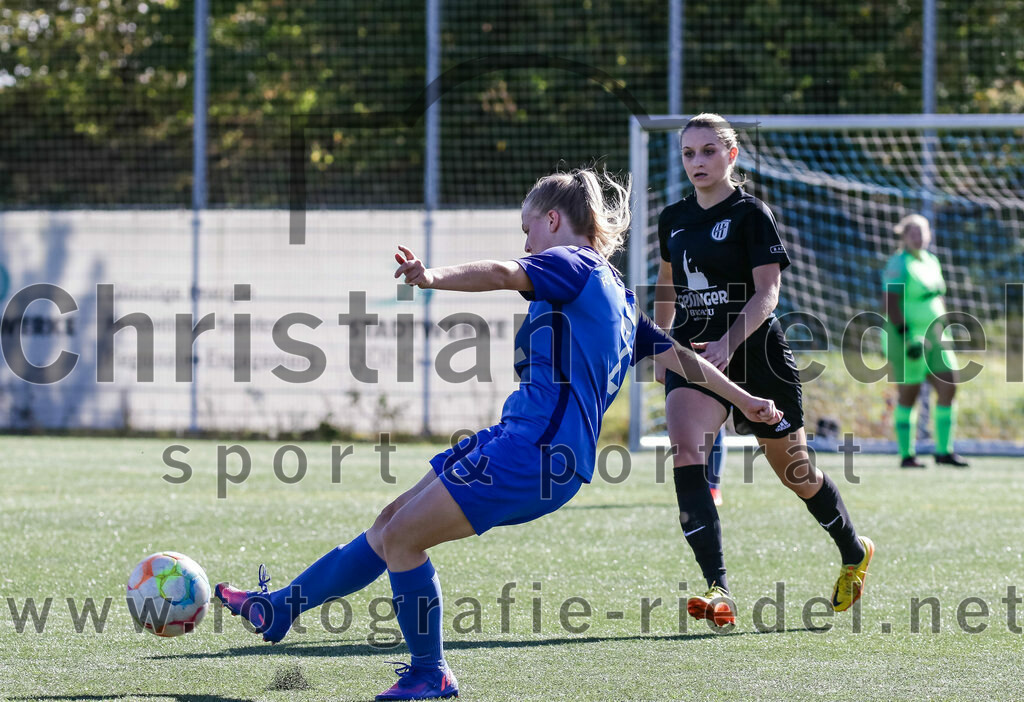 2023-10-21_009_FC_Langengeisling_gegen_TSV_Eching | Erding, Deutschland, 21.10.2023:
Fußball, Bezirksoberliga 2023 / 2024, 8. Spieltag, FC Langengeisling gegen TSV Eching, Endergebnis: 0:0

Marie Huber (FC Langengeisling, #2), Sonja Ermair (TSV Eching, #25)

Foto: Christian Riedel / fotografie-riedel.net