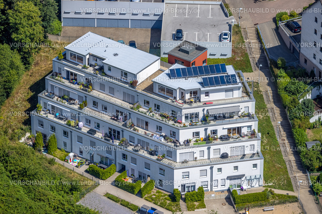 Velbert220803444Neviges | Luftbild, Terrassenhäuser mit Solaranlage, Theodor-Heuss-Straße, Neviges, Velbert, Ruhrgebiet, Nordrhein-Westfalen, Deutschland