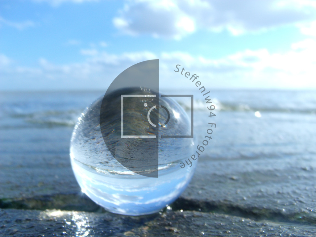 Lensball | Glaskugel am Meer - Realized with Pictrs.com