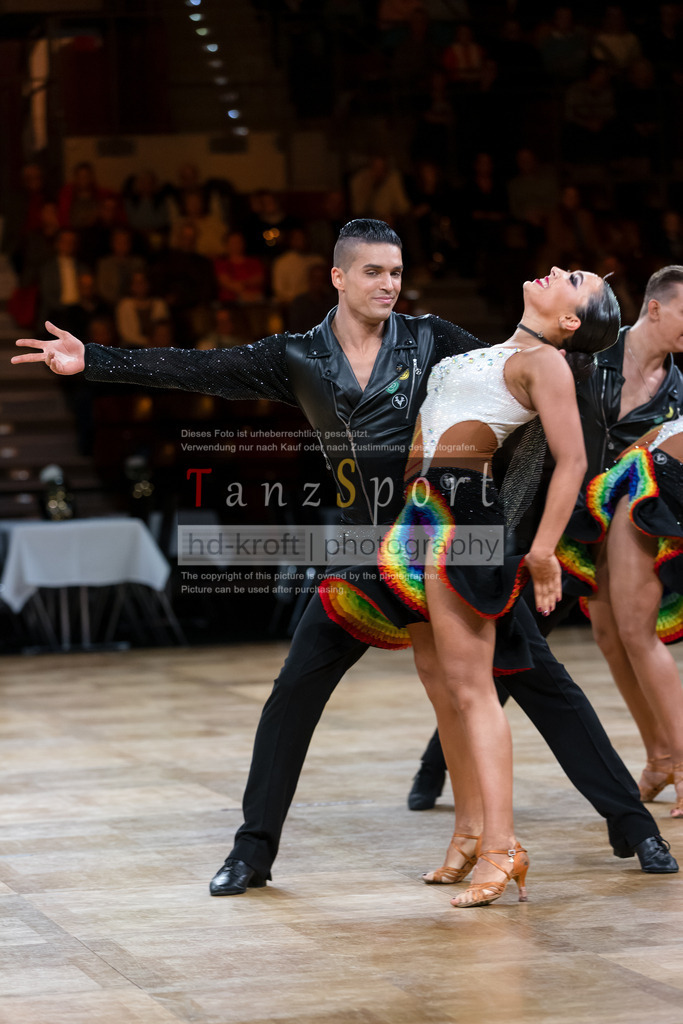 20241109_DM-Formationen_Vorrunde_0954 | Tanzsportbilder, Standardtanz, Lateintanz, WDSF, DTV, LTVB, dancecomp, goc, hessen tanzt, blaues band der spree, walzer, tango, wiener walzer, slowfox, quickstepp, samba, rumba, cha-cha-cha, paso doble. jive, hd-kroft photography, turniertanzsport