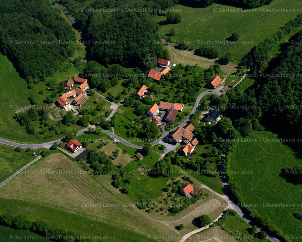 2634068 | SICKENBERG 09.06.2006 Landwirtschaftliche Nutzflächen und Feldgrenzen  umsäumen das Siedlungsgebiet des Dorfes in Sickenberg im Bundesland Thüringen, Deutschland // Agricultural land and field boundaries surround the settlement area of the village  in Sickenberg in the state Thuringia, Germany Foto: Gerhard Launer