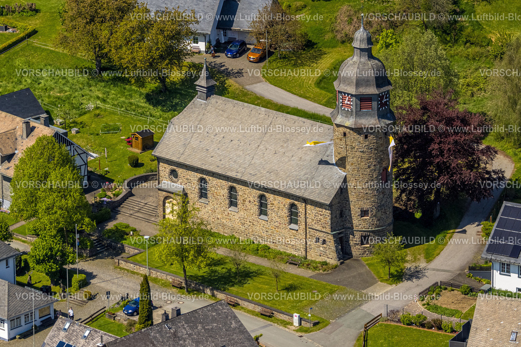 Schmallenberg230506527 | Luftbild, Kath. Kirche St. Michael, Holthausen, Schmallenberg, Sauerland, Nordrhein-Westfalen, Deutschland
