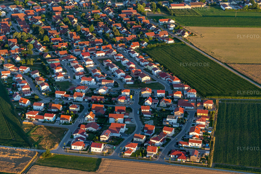 Luftbild:  in Sünching im Bundesland Bayern in Deutschland. – Foto: IMG_133331.jpg vom 03.07.2022 durch Werner Riehm/FLY-FOTO.de – Auflösung des Originals: 5303 x 3535 px – Gemeinde Sünching | Gemeinde Sünching