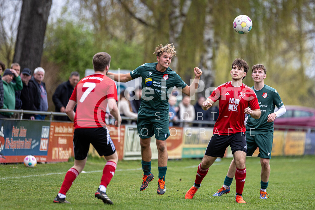 Oetzen - Gampe_ Luca (r. Römstedts Jakob Lesniak) vs Römstedt II 190426 dlP | immodelaporte-sportfotos - Realisiert mit Pictrs.com
