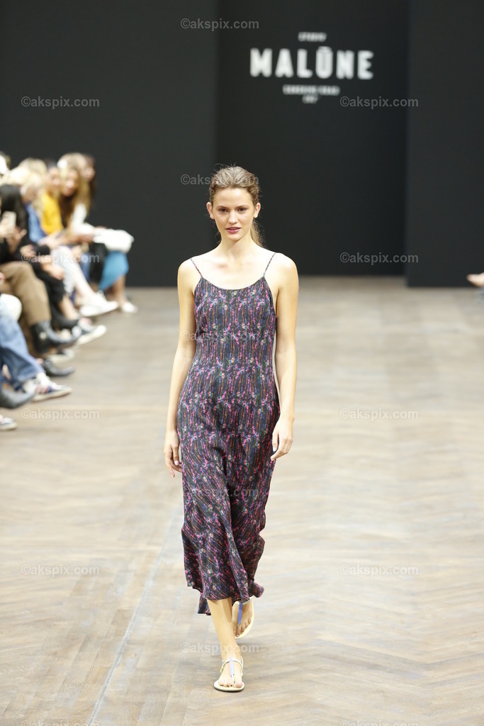 Malūne by Frida Weyer auf der  MBFW Spring/Summer 2023 | Mercedes-Benz Fashion Week (MBFW)  Frühling / Sommer 2023 im Hotel Telegraphenamt Berlin in Berlin-Mitte. Die Kollektionen von Malūne by Frida Weyer auf der MBFW Spring/Summer 2023. Das Bild zeigt Models mit der Kollektion von Malūne by Frida Weyer.