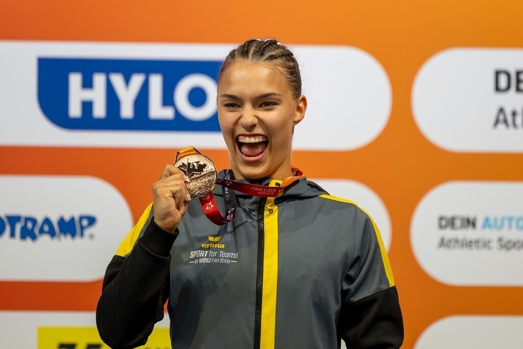 DM Finals 2026; Gerätfinals Frauen Boden | DM Finals 2026; Gerätfinals Frauen Boden***Jessica Schlegel freut sich über ihre Bronzemedaille - Realisiert mit Pictrs.com