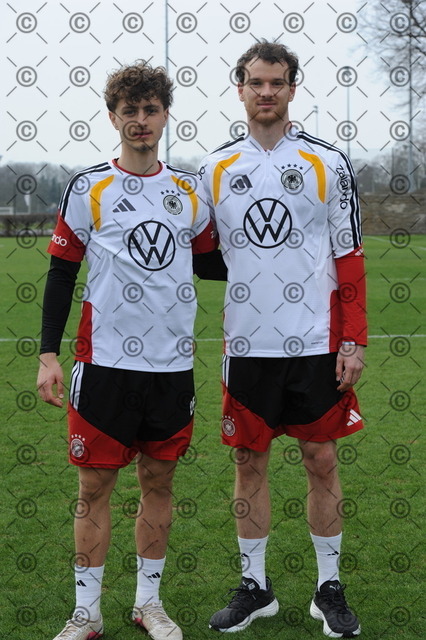 RGE_9018 | Deutsche Nationalmannschaft U-20, Herren, Training auf dem Gebhardt-Platz, li. im Bild Maurice Krattenmacher ( Hertha BSC ), Pascal Klemens ( Hertha BSC ),  24.03. 2026, Fotograf: Ralf Gebhardt - Realisiert mit Pictrs.com