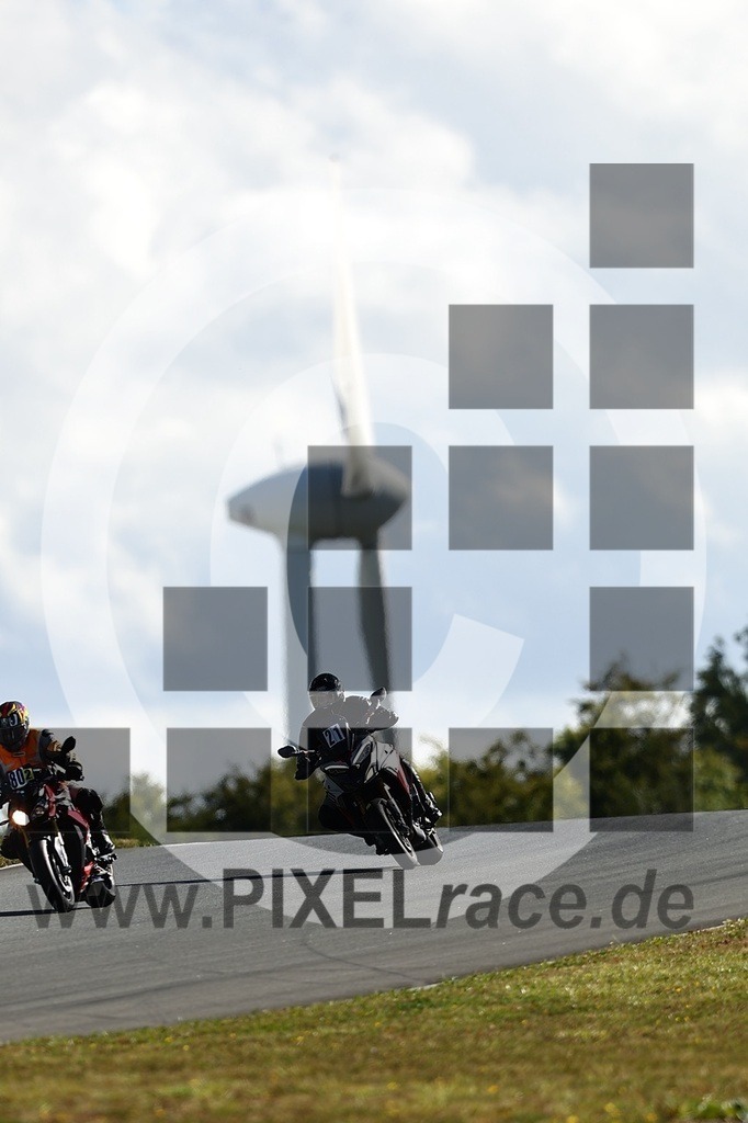 0021-20250915_01245 | Schöne Erinnerungen an spannende Momente - das festzuhalten ist unser Job. PIXELrace.de ist seit 2003 auf den Rennstrecken Europas unterwegs um die Action draußen beim Fahren und die wunderbare Stimmung imm Fahrerlager für euch einzufangen.