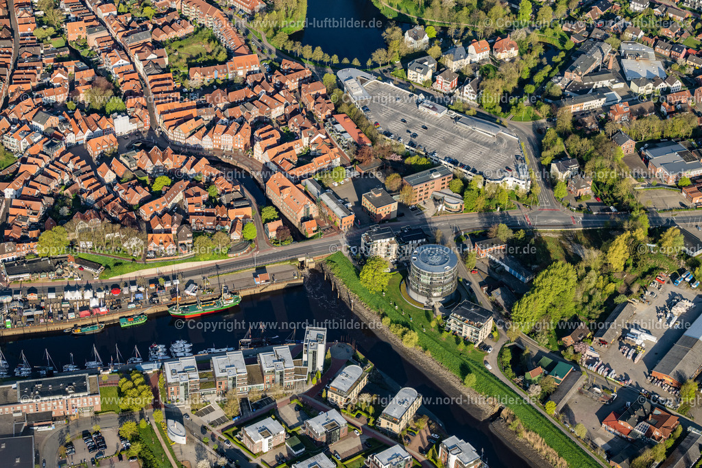 Stade_Altstadt_Spiegelberg_ELS_0065010523 | STADE 01.05.2023 Stadtzentrum im Innenstadtbereich mit Stadthafen und Hafencity in Stade im Bundesland Niedersachsen, Deutschland. // City center in the inner city area with the city harbor and Hafencity in Stade in the state of Lower Saxony, Germany. Foto: Martin Elsen