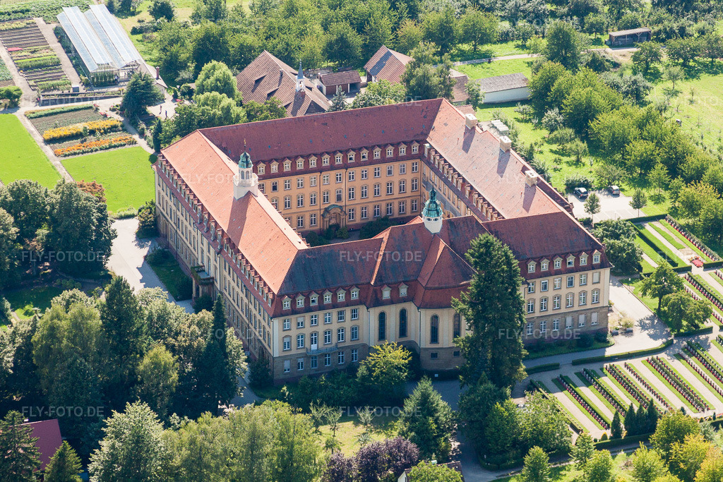Luftbild: Gebäudekomplex des Klosters Kloster der Franziskanerinnen Erlenbad e.V im Ortsteil Obersasbach in Sasbach im Bundesland Baden-Württemberg in Deutschland. Foto: IMG_31469.jpg vom 09.08.2010 durch Werner Riehm/FLY-FOTO.de