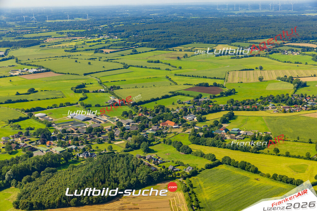 Luftbild der Stadt Stafstedt - Die Luftaufnahme wurde 2025 vom UL-Flugzeug heraus erstellt ( keine Drohne ) - Hochauflösende Luftaufnahme - für professionelle Ausdrucke geeignet. Die Geschenkidee !Hier alle&nbsp;Infos zur Lizenzierung der LuftaufnahmeWir fliegen auch dieses Jahr wieder in Ihre Region um Luftbilder zu erstellen.- Luftbild anfragen