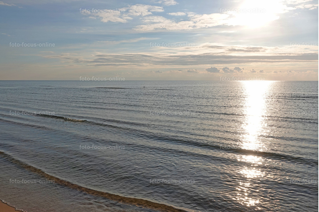 Beach attracts with unusually white and fine sand | foto-focus-online