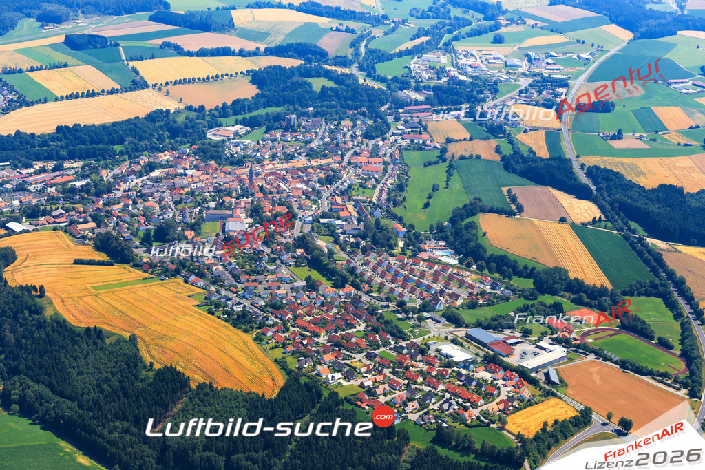 Die Luftaufnahme der Stadt Erbendorf wurde vom UL-Flugzeug heraus erstellt ( keine Drohne )- hohe Auflösung für beste Qualität